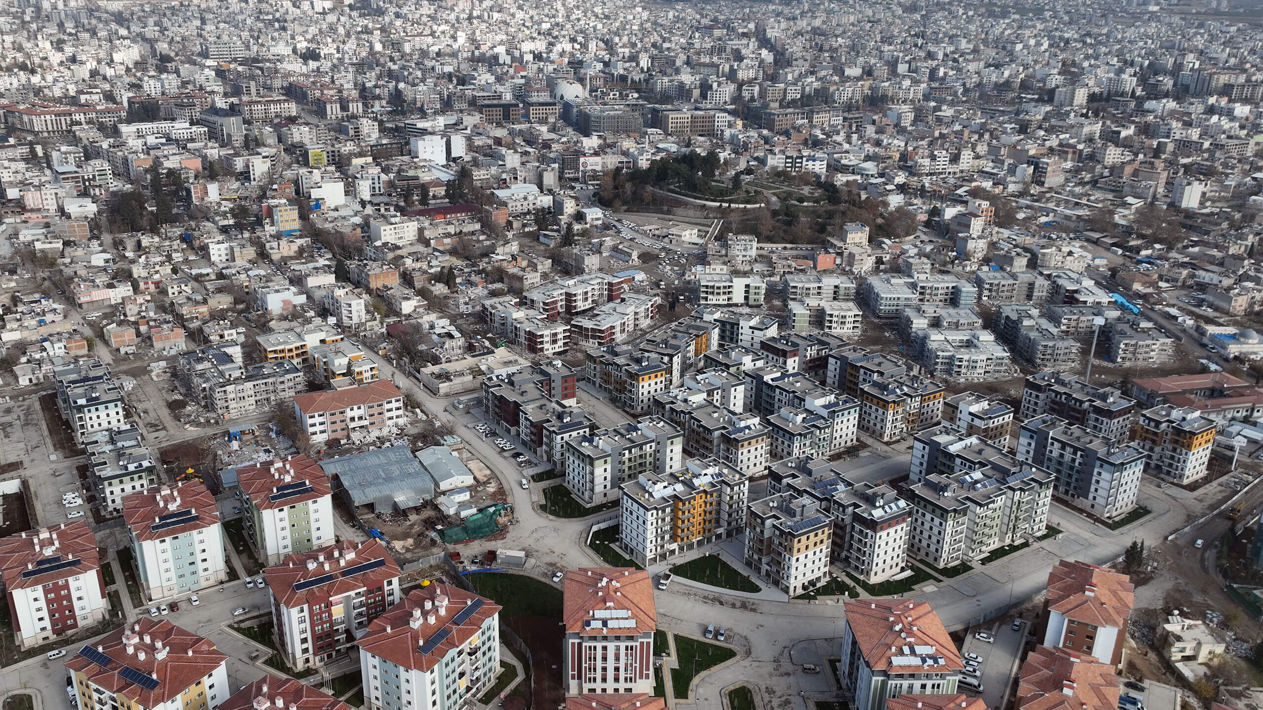 Adıyaman’da modern yaşam standartlarını yükseltmek amacıyla inşa edilen proje, 759 konuttan oluşmakta olup güvenli, konforlu ve çevre dostu bir yaşam alanı sunmaktadır.