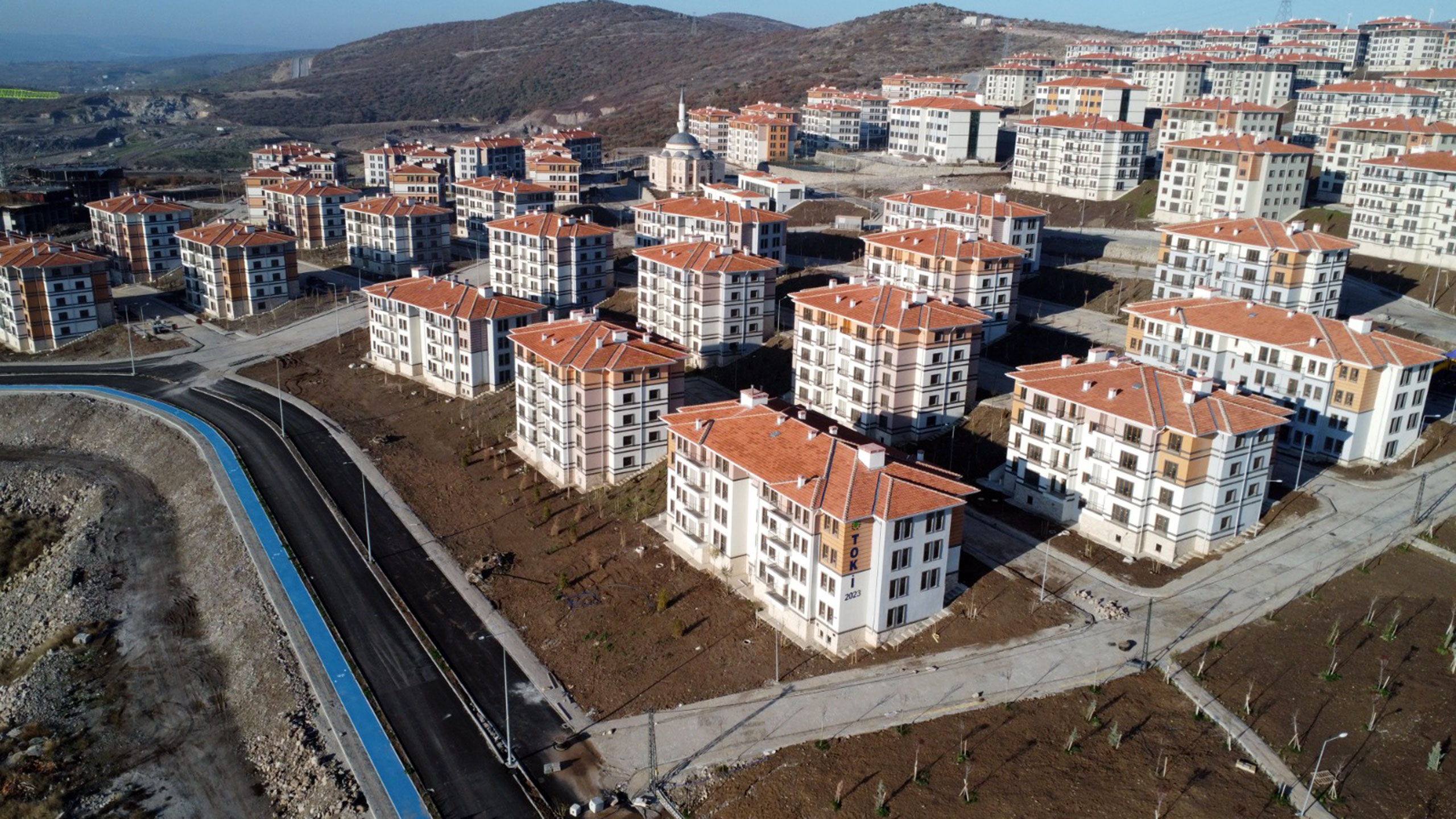 Balıkesir’in gelişen bölgelerinden Altıeylül’de hayata geçirilen proje, 1076 konut ile bölgeye değer katmakta ve modern kentsel yaşamı desteklemektedir.