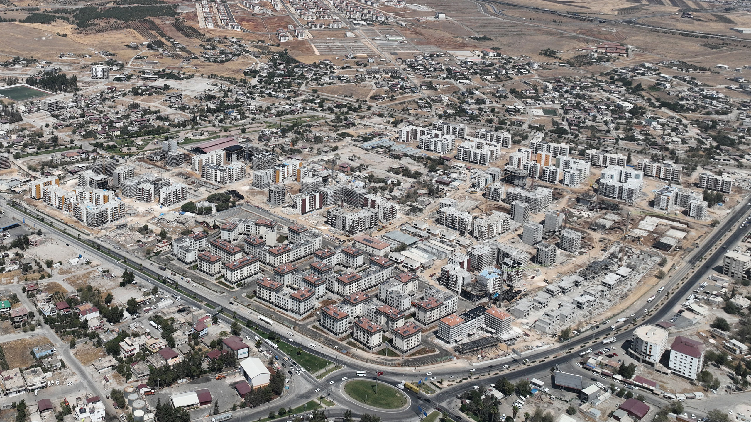 Bölgenin konut ihtiyacına cevap vermek üzere hayata geçirilen proje, 1466 konuttan oluşmakta olup geniş ölçeği ile modern şehirleşmeye katkı sağlamaktadır.